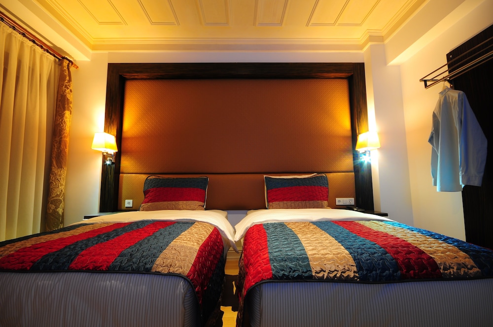 Ottopera Hotel 10/40