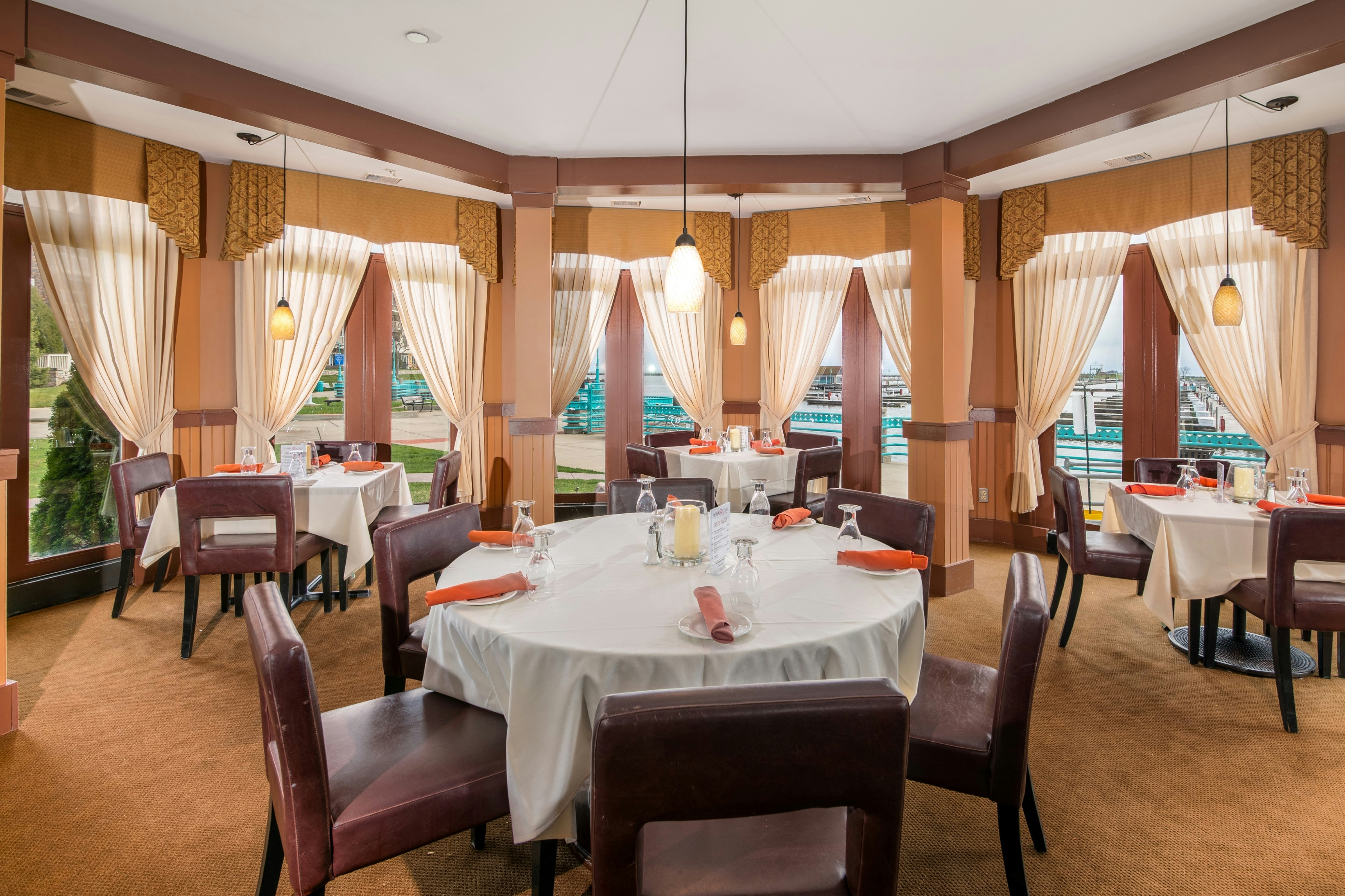 Doubletree by Hilton Hotel Racine Harbourwalk 58/79
