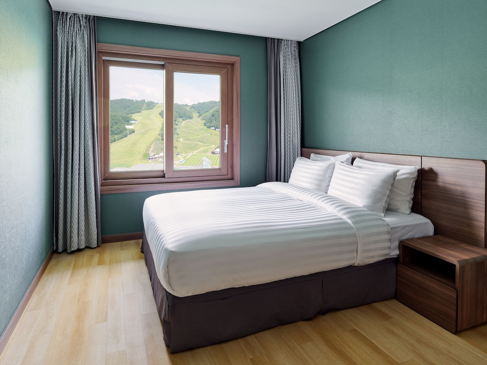 Suite, Twin Beds, Park or Park View, Kitchen, Sonestine Tower