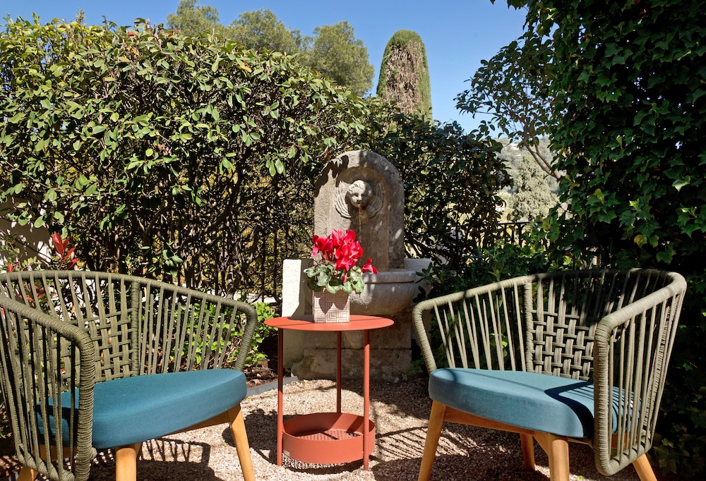 Hotel La Grande Bastide 55/75