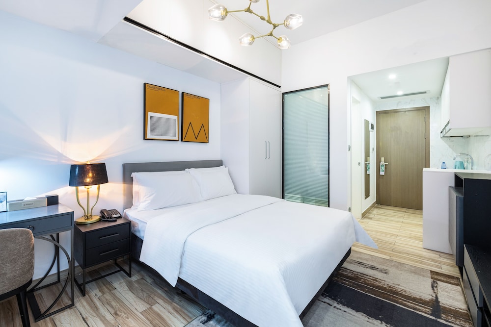 Jinzhonghuan Serviced Apartment 15/50