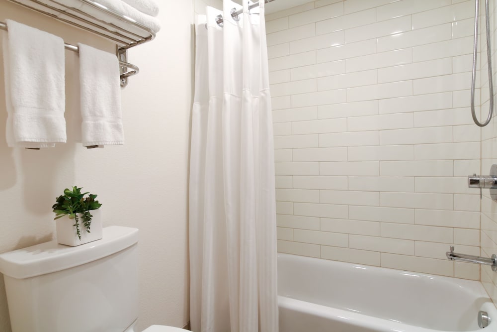 Oxford Suites Pismo Beach 34/35