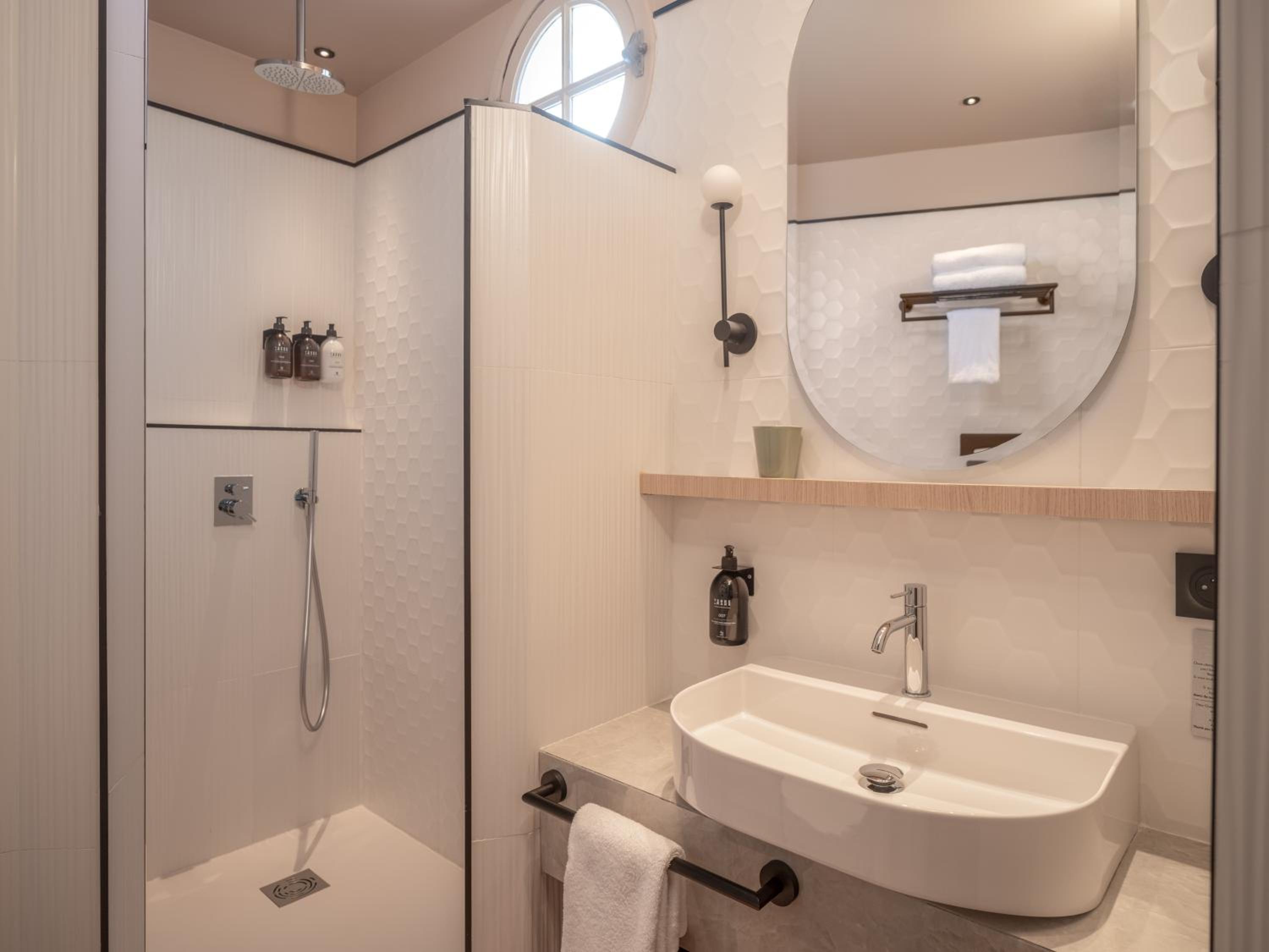غرفة تنفيذية ثلاثية، Hotel Louison 8/8