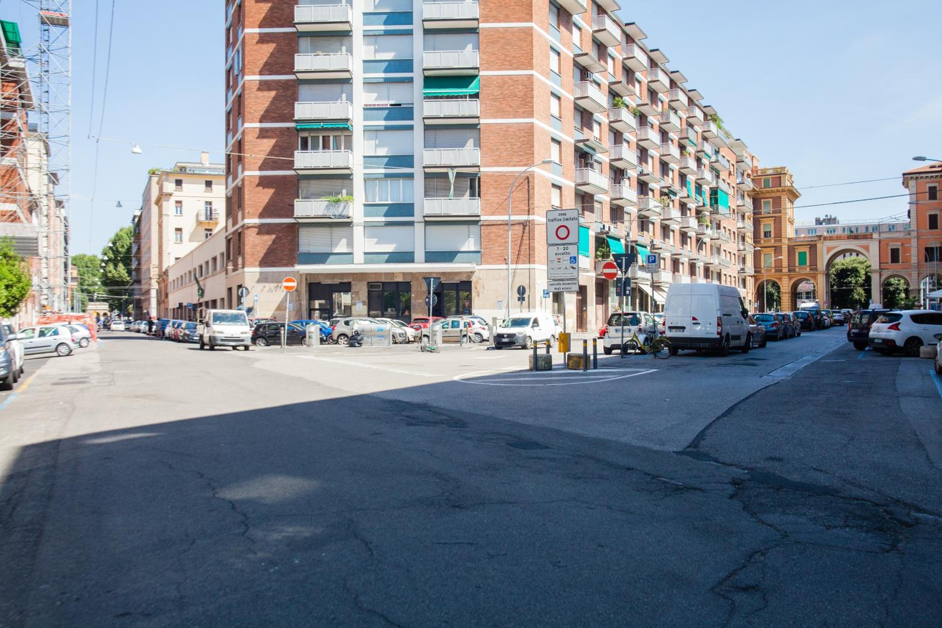 Astoria Suite Apartments 45/49