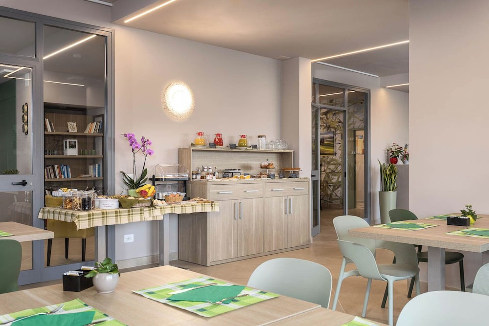 Tuscasi Aparthotel 50/67