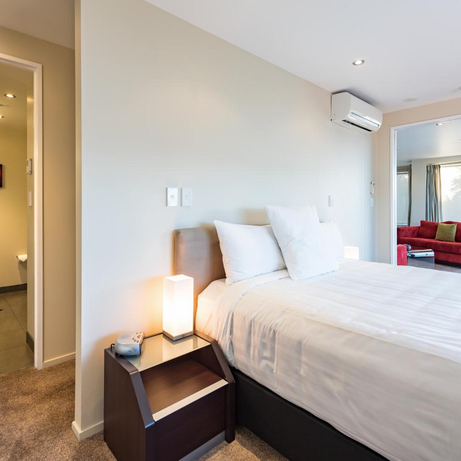 2 Bedrooms, Apartment, Water Front