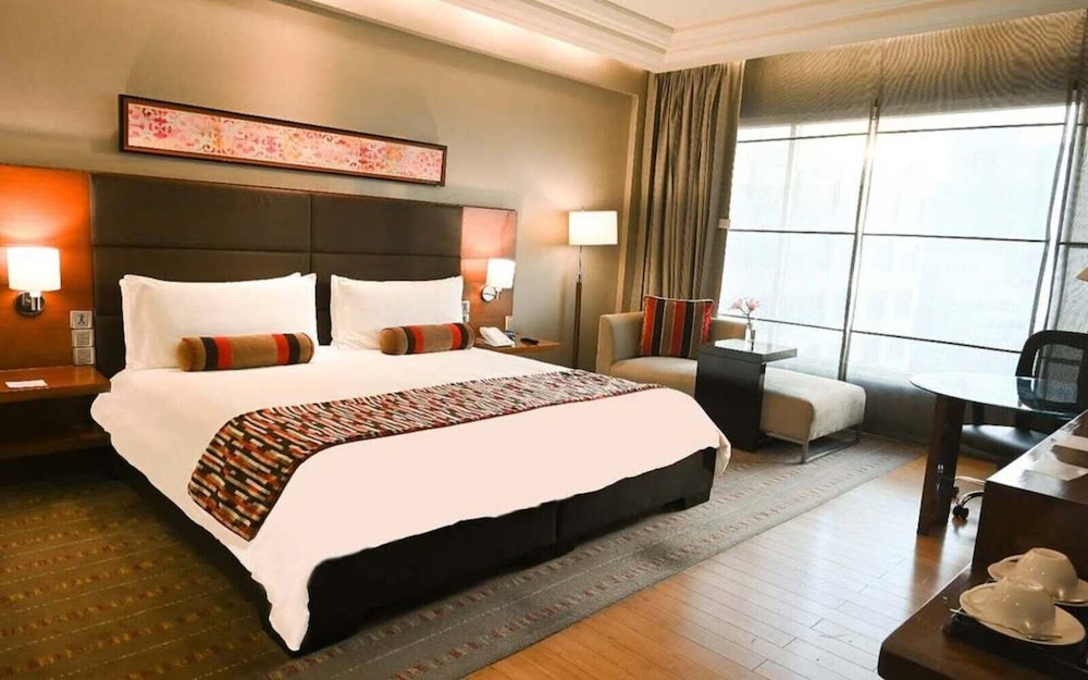 Standard, King Bed, Pool View