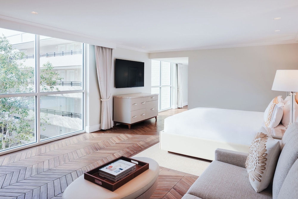 Studio, Suite, King Bed, Resort View 3/4