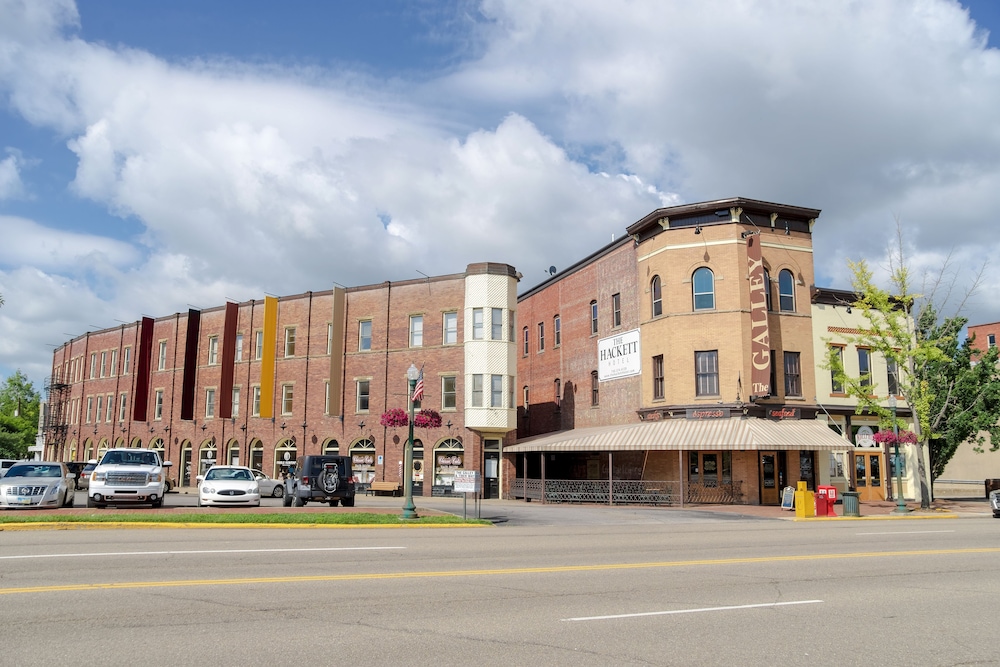 The Hackett Hotel 28/34