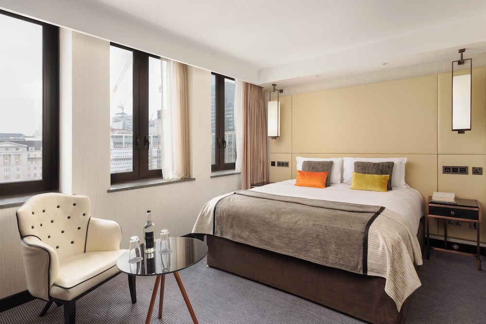 DELUXE, DOUBLE OR TWIN BED