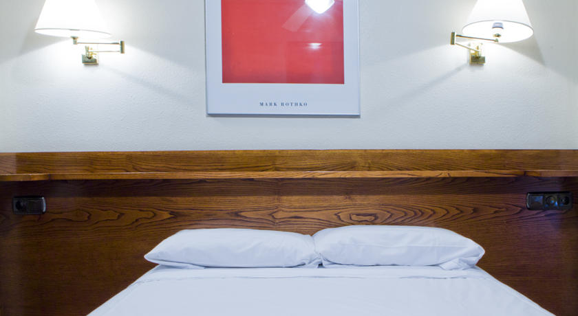 Room, Triple