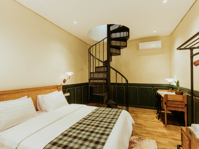 Loft, Pool Area, Large