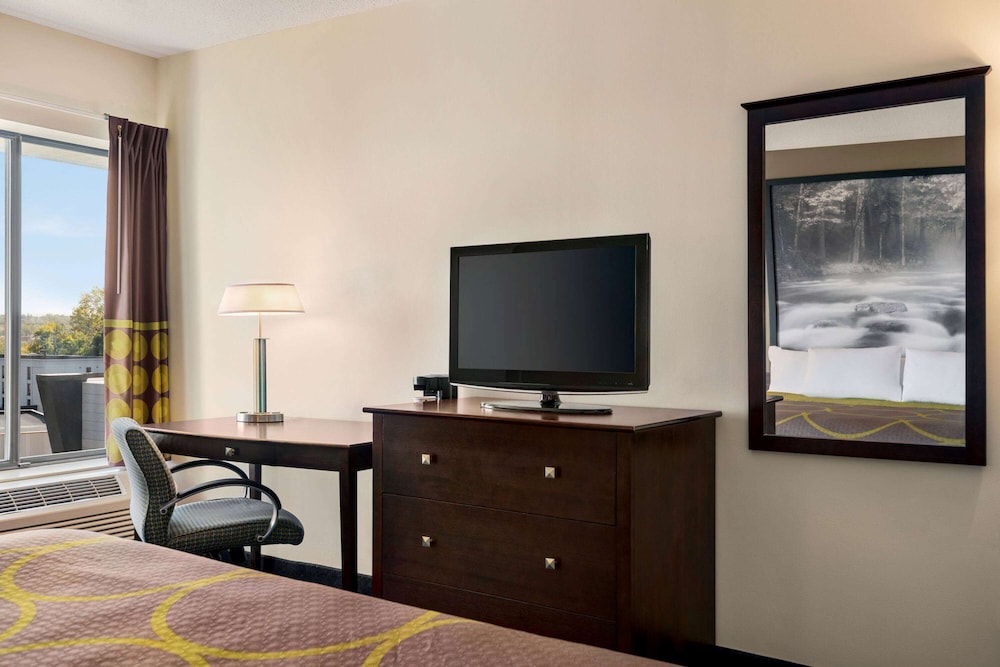 Super 8 By Wyndham Liverpool Syracuse North Airport 19/24