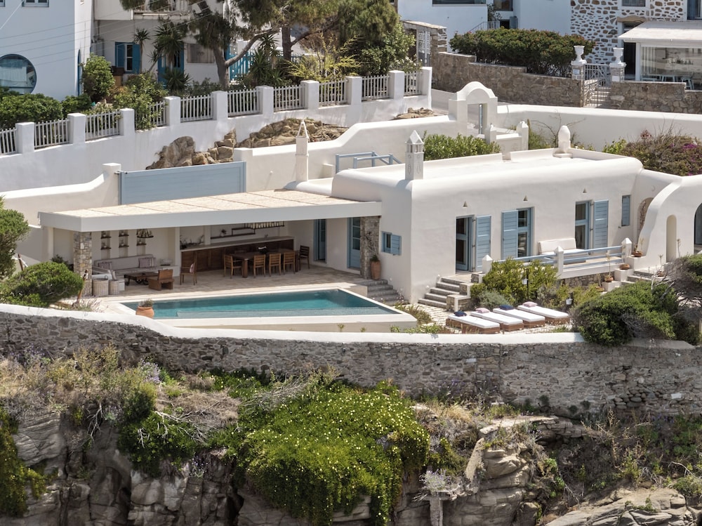 Belvedere Waterfront Villa and Suites 44/49