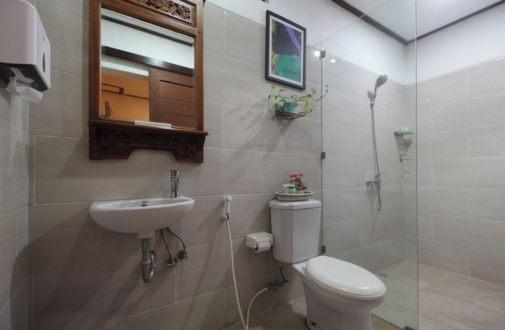 Hotel Jati And Home Stay 69/71