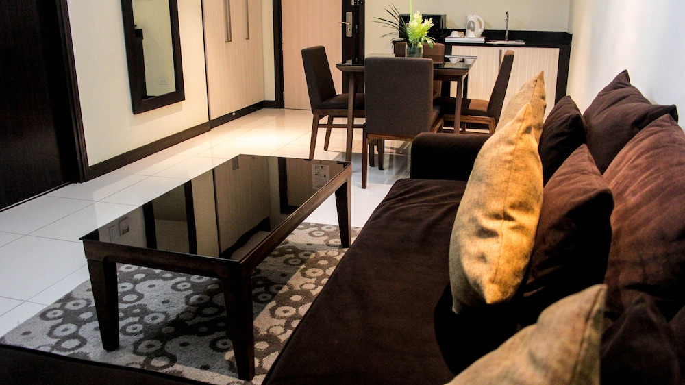 Brentwood Suites 30/38
