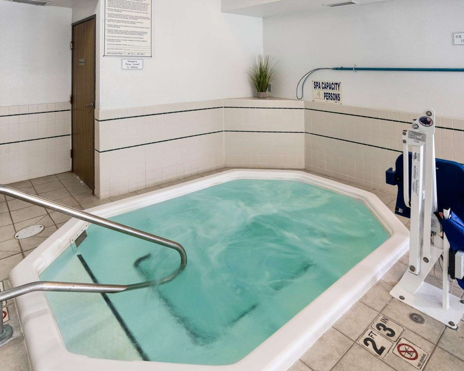 Quality Inn Near Northtown Mall & National Sports Center 14/23
