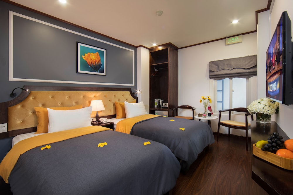 DELUXE, TWIN BEDS