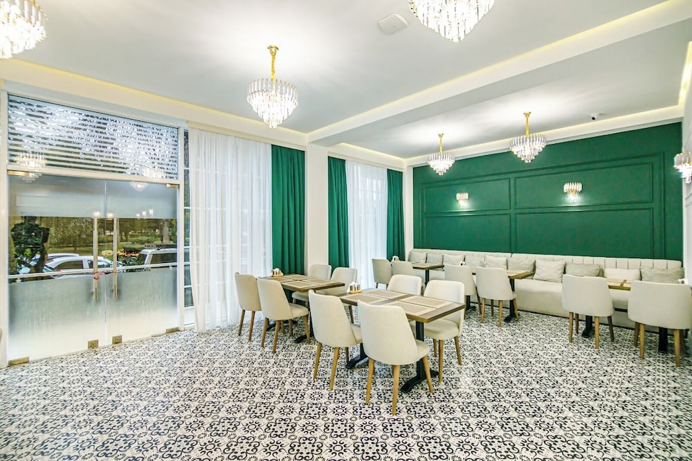 Irshad Hotel 16/21