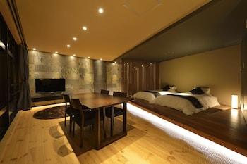 Superior, Twin Beds, River View