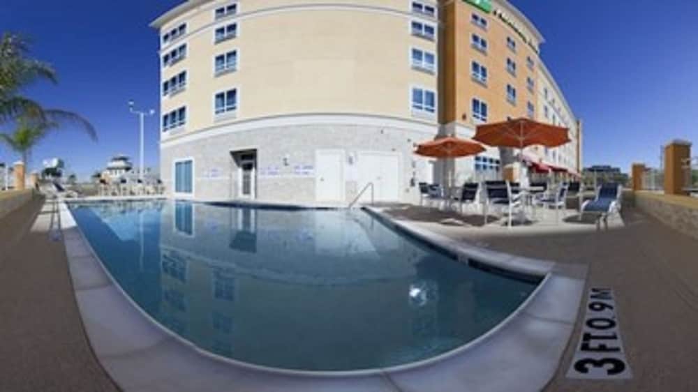 Courtyard By Marriott Houston Kemah 3/20
