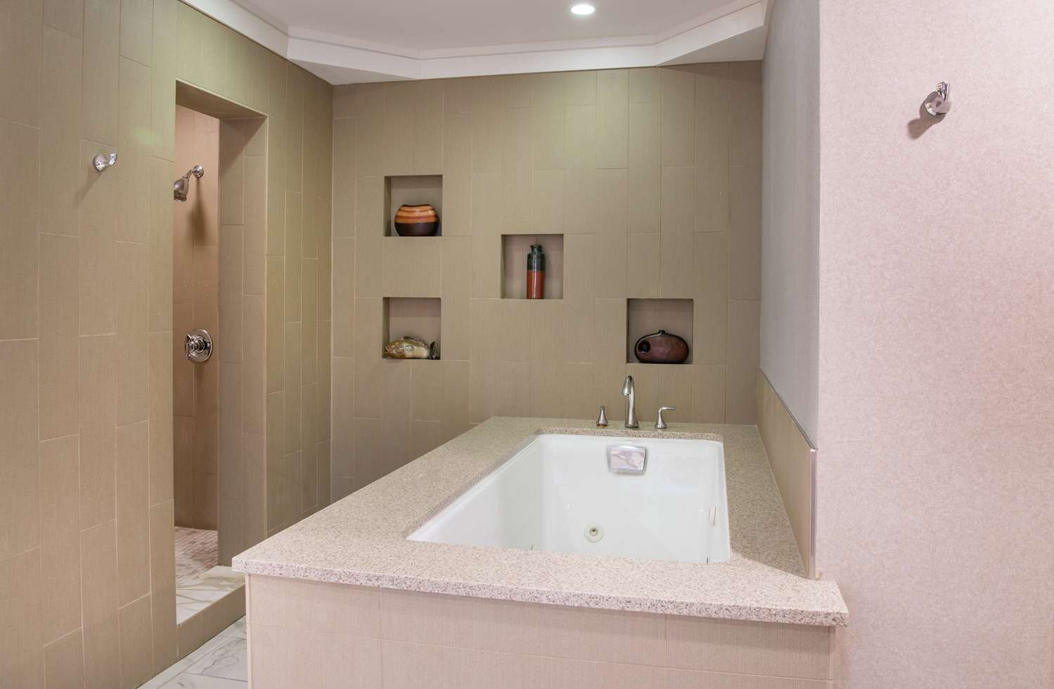 2 Bedrooms, Suite, King Bed, Balcony