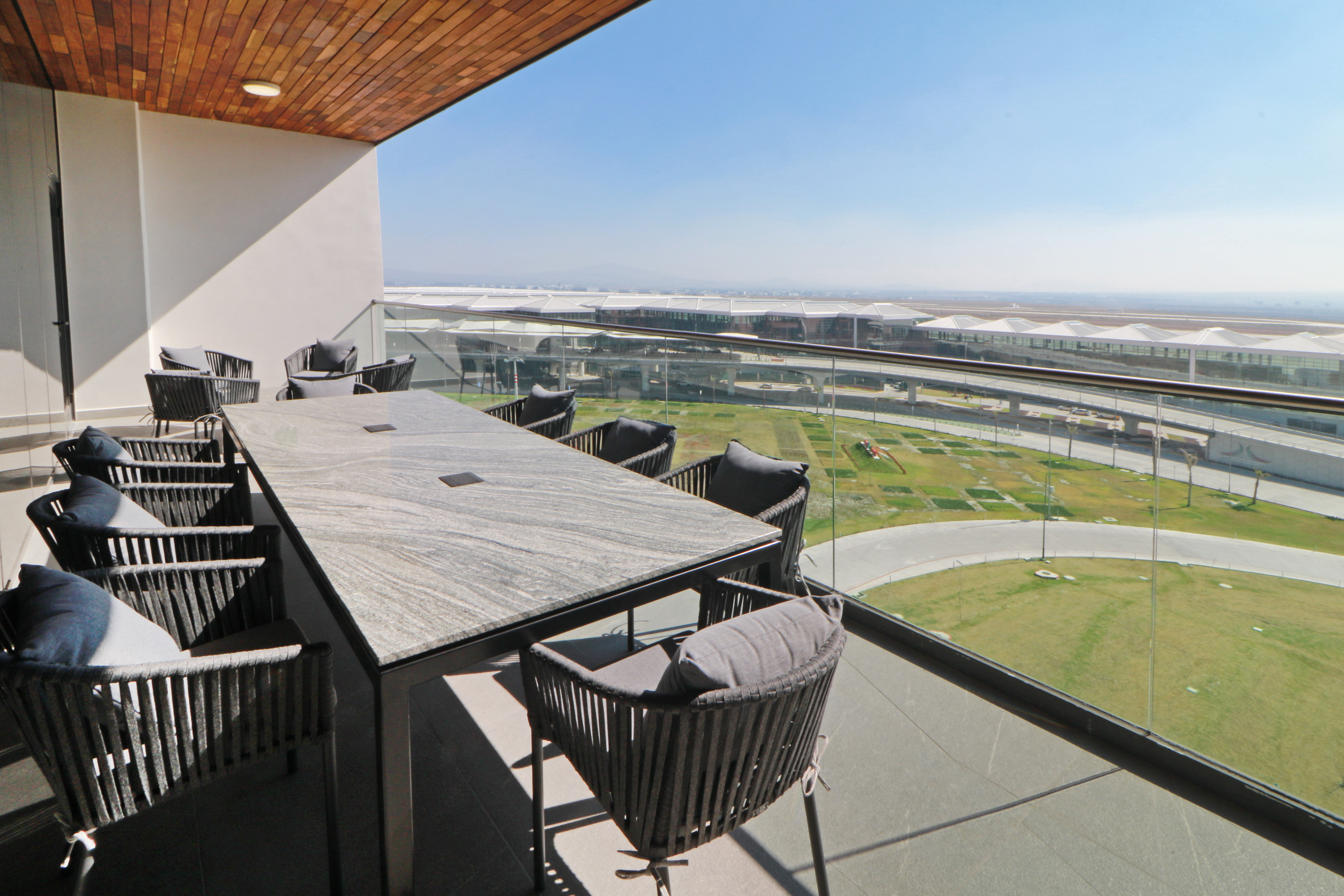 Holiday Inn and Suites Mexico Felipe Angeles Airport 29/30