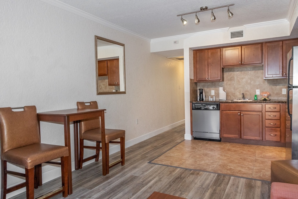 Coconut Cove Suites 21/38