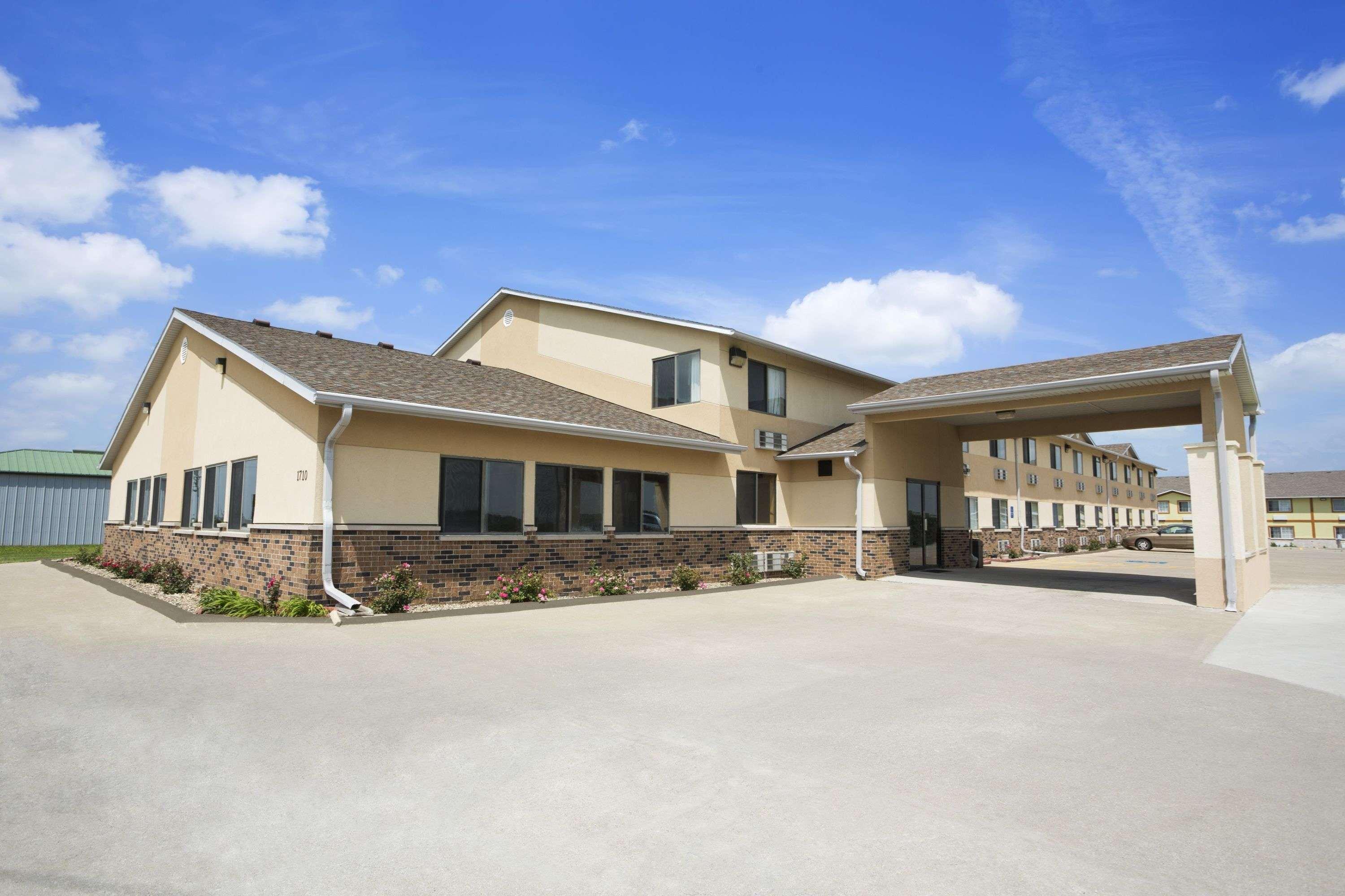 Super 8 By Wyndham Cameron 2/25
