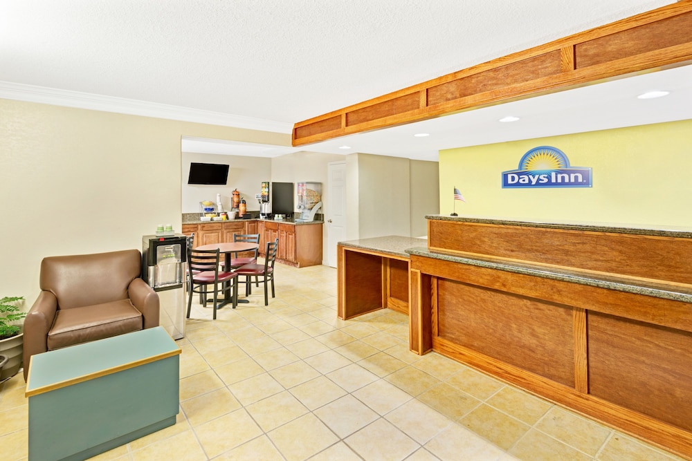 Days Inn by Wyndham Overland Park/Metcalf/Convention Center 3/14
