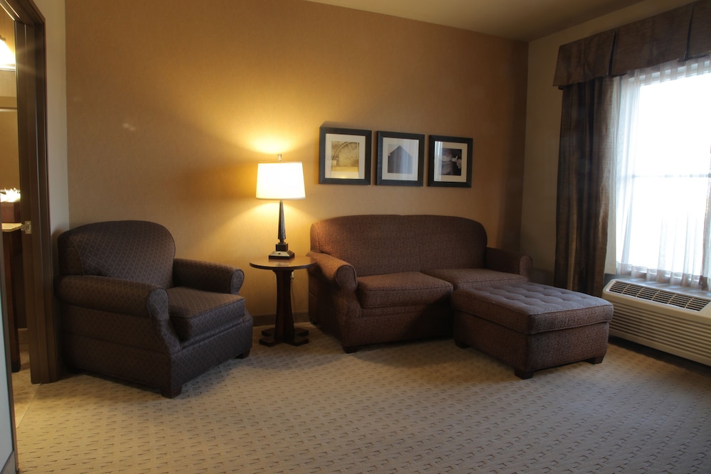 Teddy Apos S Residential Suites Watford City 24/56