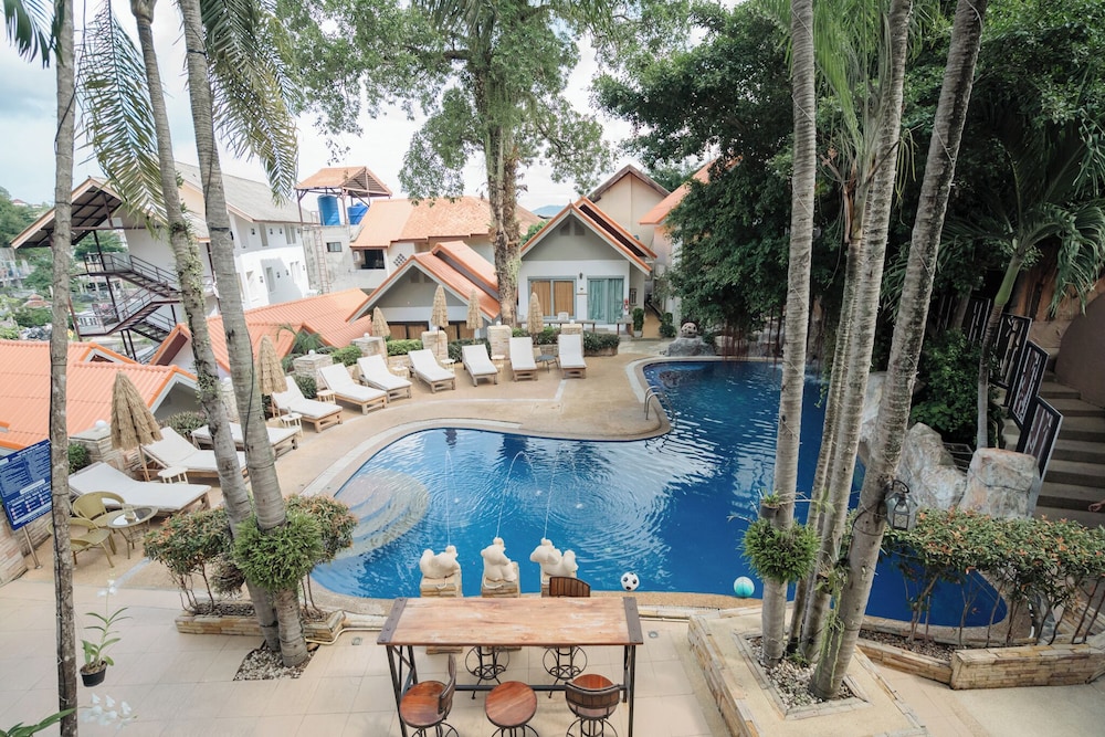 Club Bamboo Boutique Patong Beach Resort 81/85