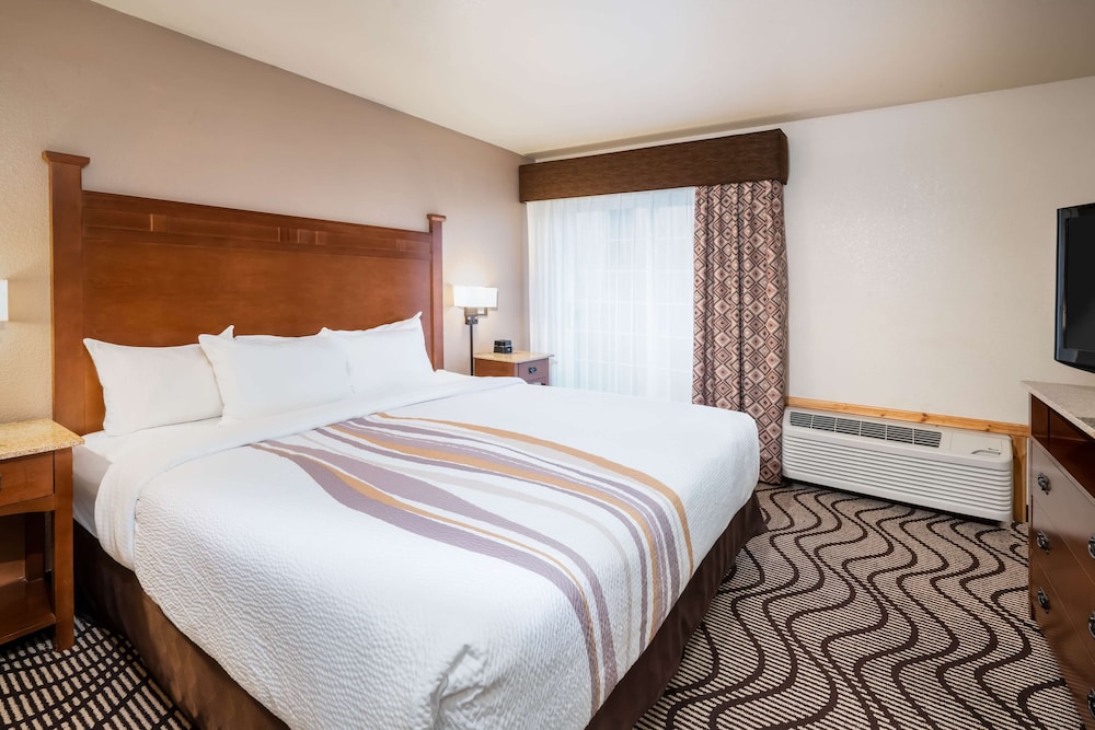 Best Western Plus Riverfront Hotel And Suites 8/37