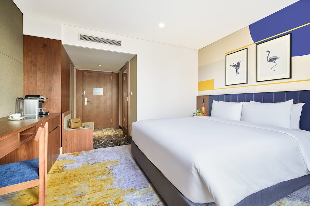 Deluxe, King Bed, Mountain View, Club Lounge Access