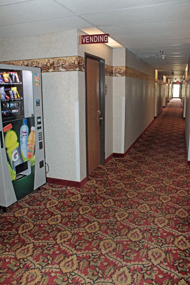 Baymont By Wyndham Battle Creek Downtown 10/39