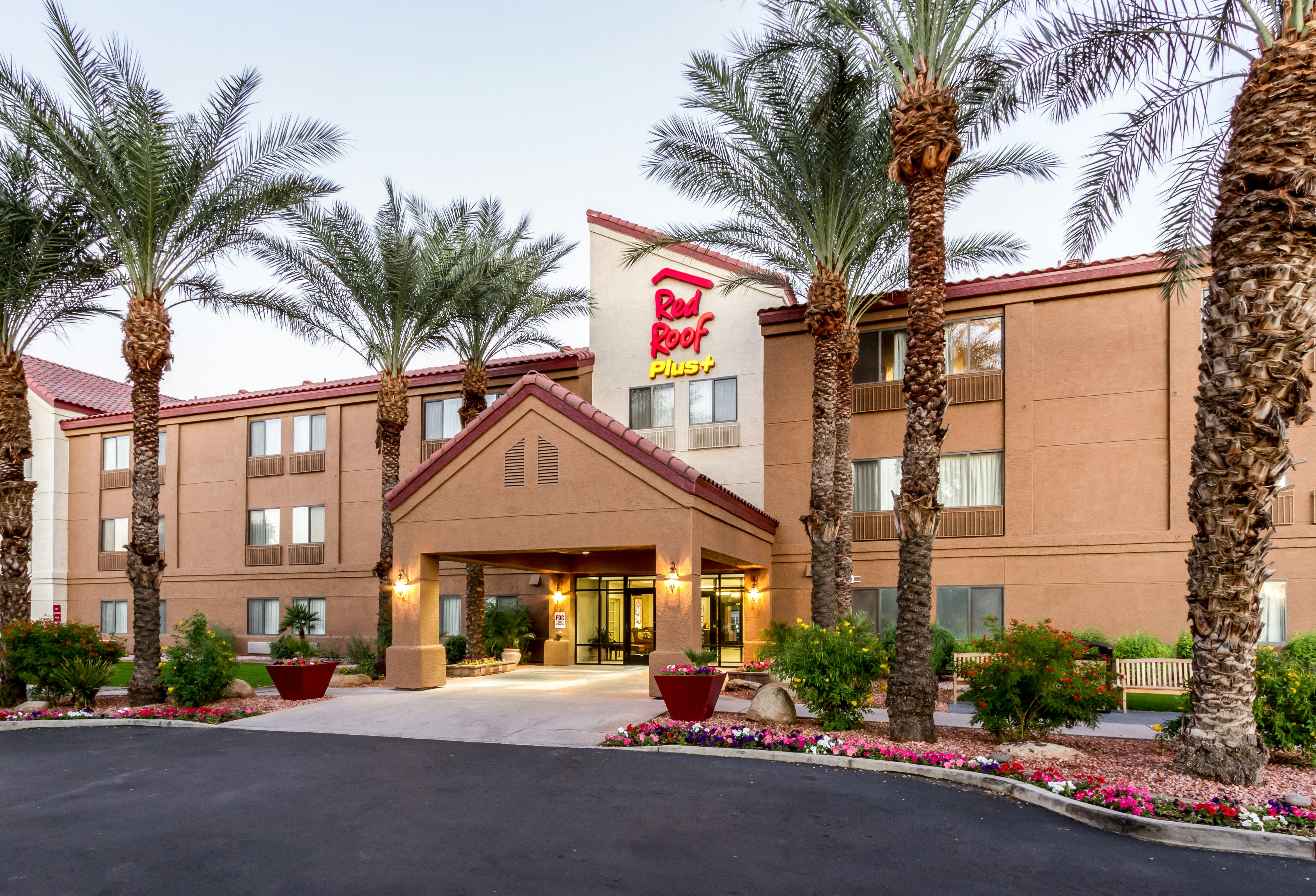 Red Roof PLUS Tempe - Phoenix Airport 6/10