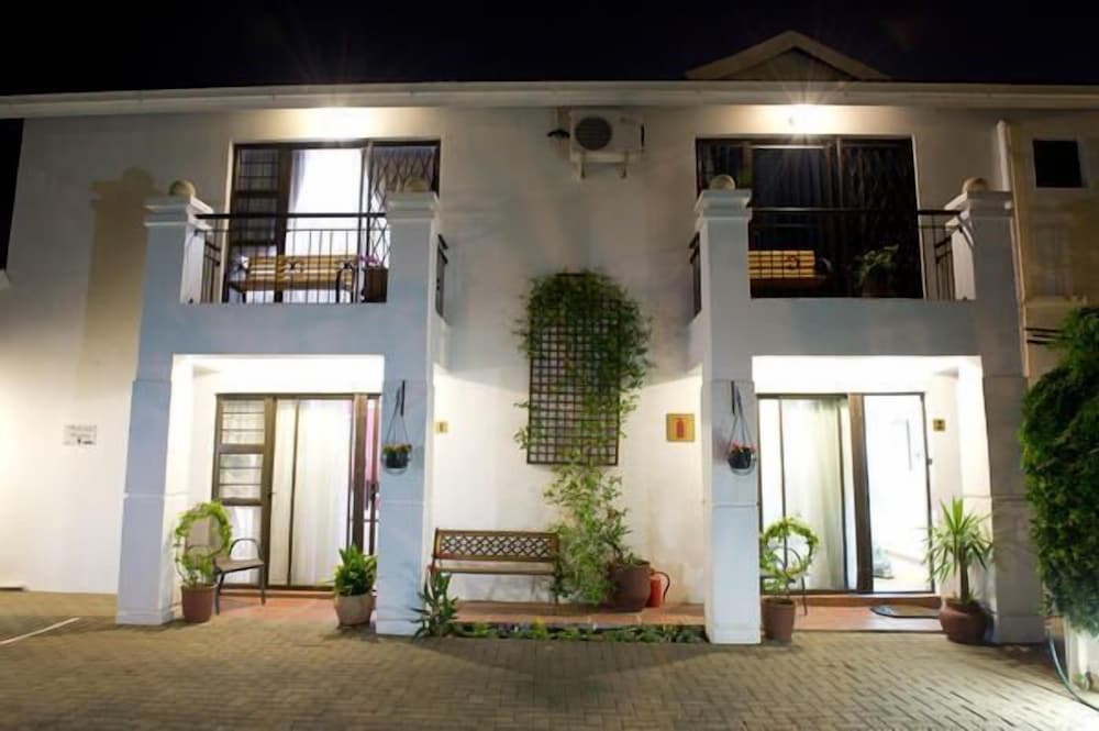La Boheme Guesthouse 1/13