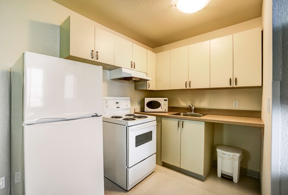 Days Inn by Wyndham Stony Plain 15/44