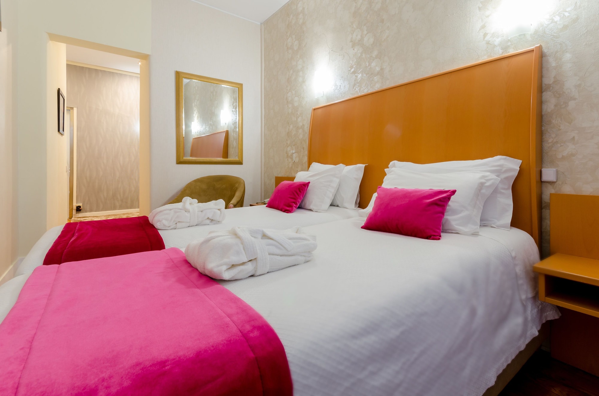 ROOM, TRIPLE