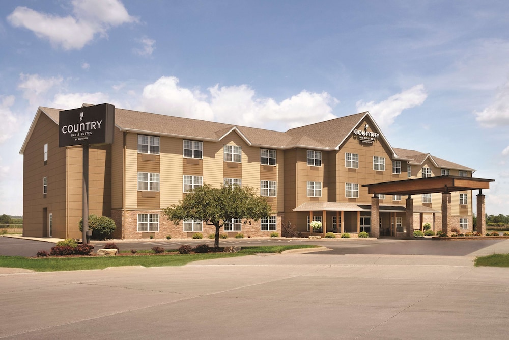Country Inn & Suites by Radisson, Moline Airport 3/28
