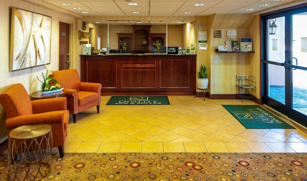 HIBISCUS Inn & Suites 9/43