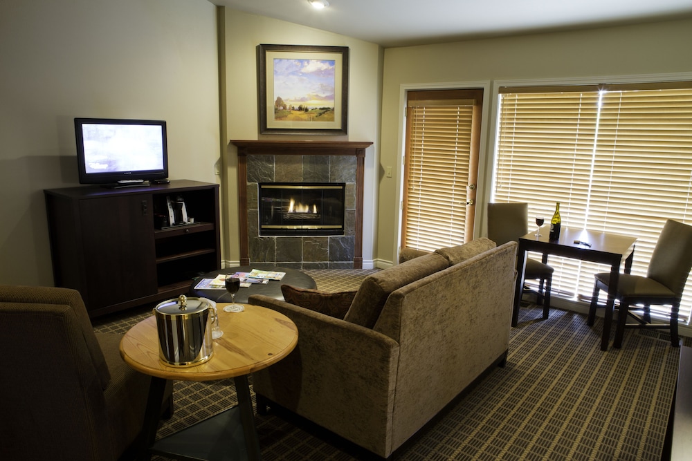 Pine Ridge Inn 28/37
