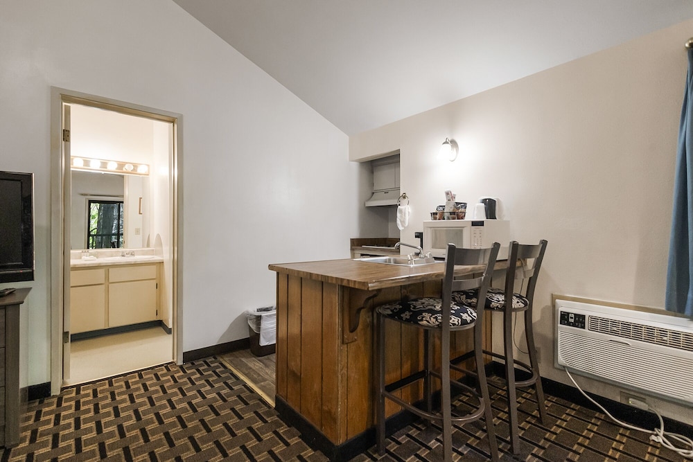 Northern Queen Inn 35/50