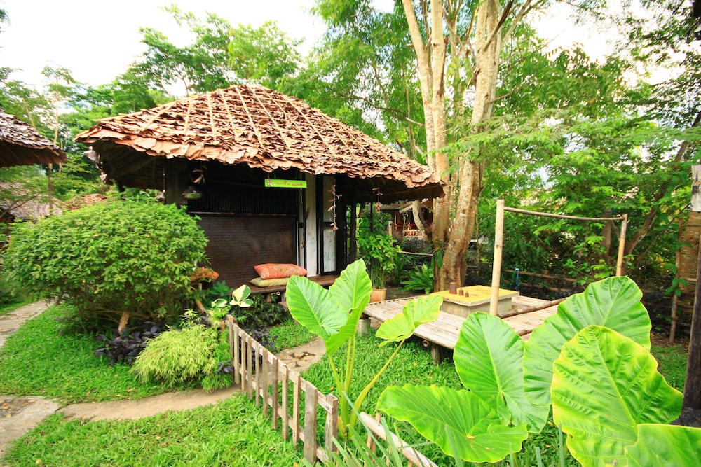 Khun Nai Tern Sai - Adults Only 20/24