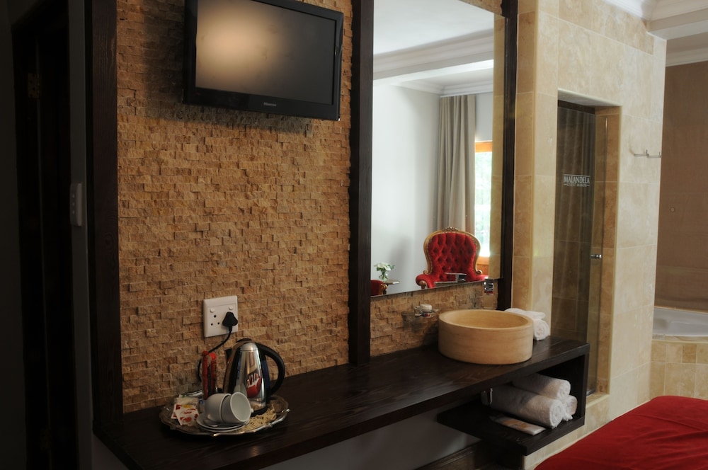 OR Tambo Guest House 46/49