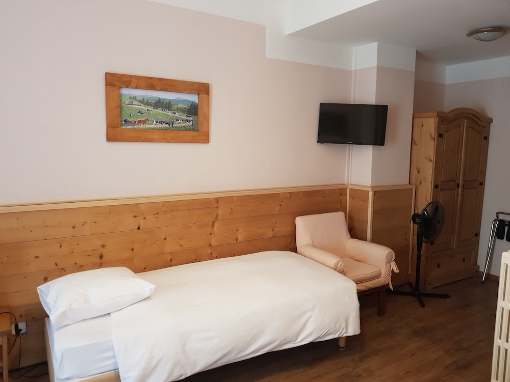Hotel De Geneve 24/39