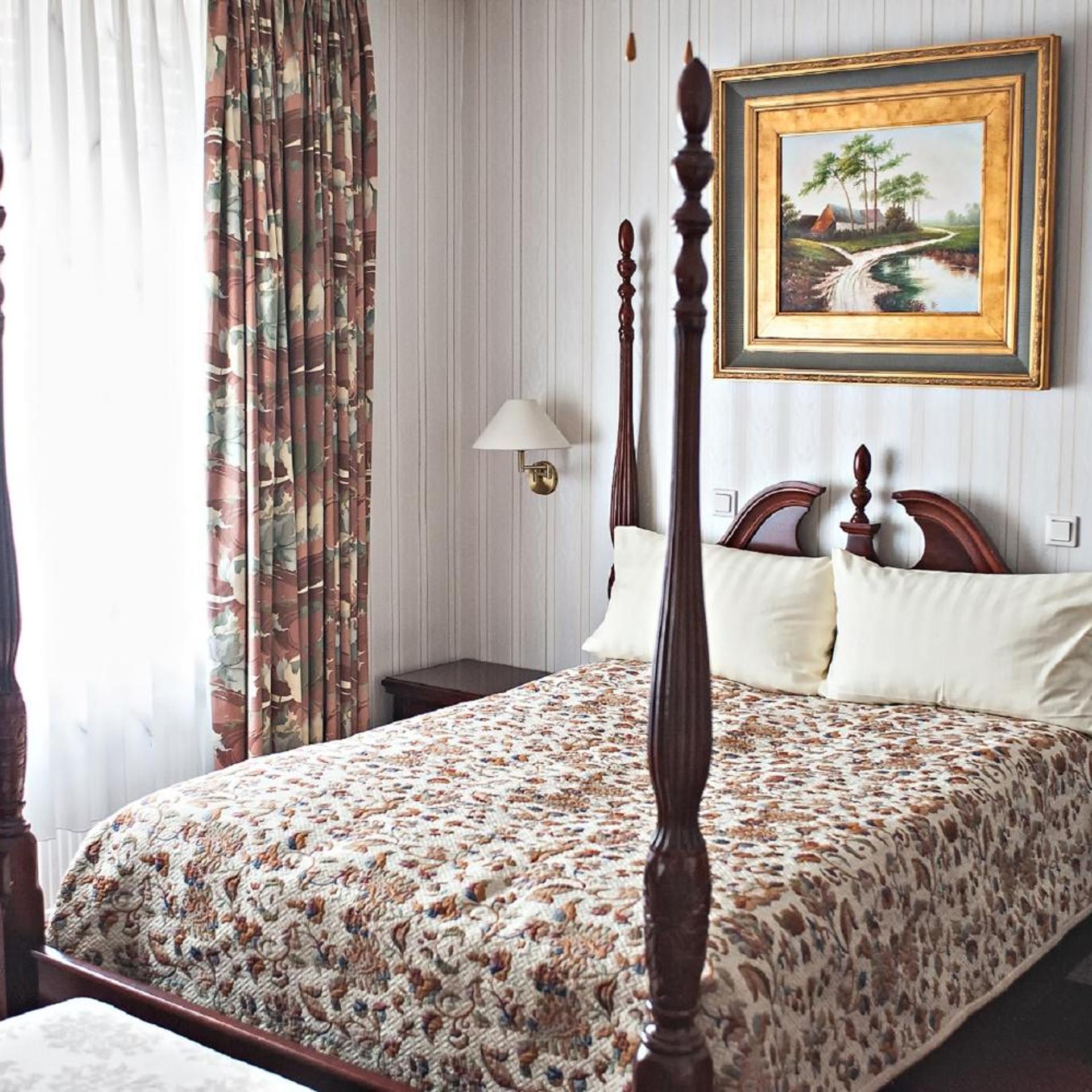 Lowen Hotel 30/58