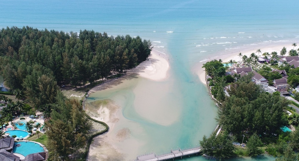Apsara Beachfront Resort and Villa 124/126