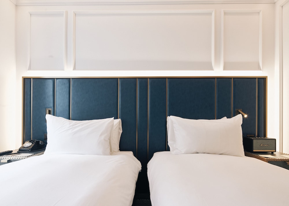 Page8, Page Hotels 18/63