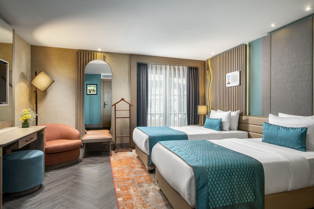 DELUXE, TWIN BEDS